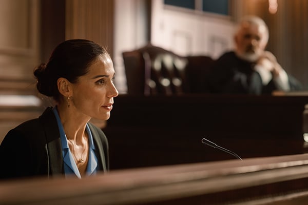 woman_testify_court_web