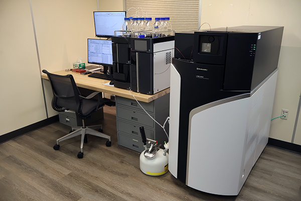 Shimadzu LCMS L wide web